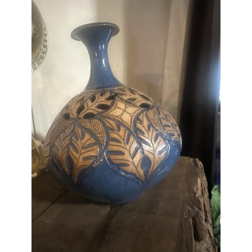 Susan brown Freeman art Pottery Vase  Hand Painted Leaf Pattern Signed
